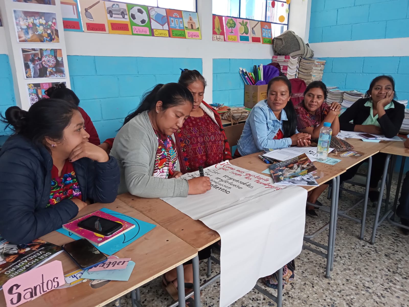 MAESTROS Y MAESTRAS SE FORMAN EN TEMAS DE IGUALDAD DE GÉNERO – PopNo'j